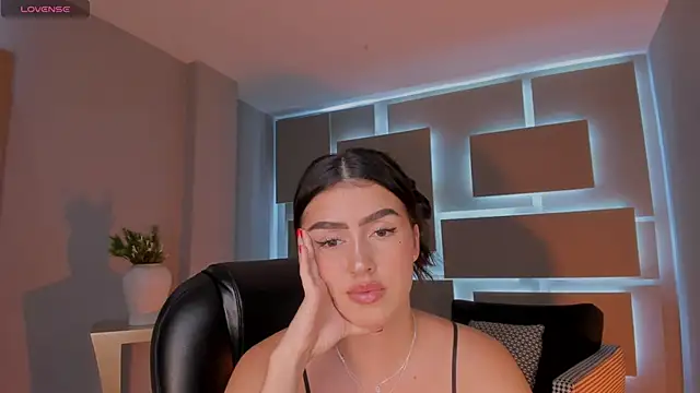 PaulinaSantos  online show from May 13, 6:49 pm