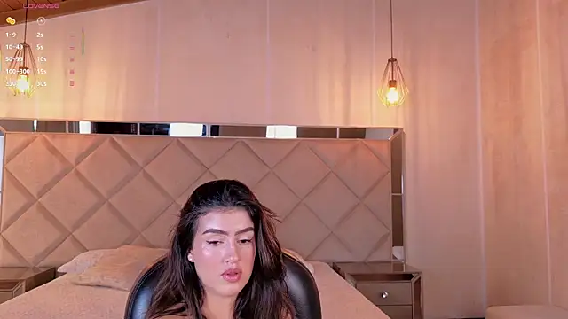 PaulinaSantos  online show from May 17, 5:53 pm