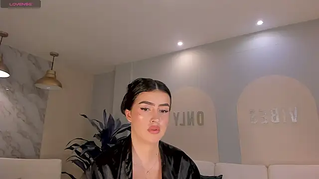 PaulinaSantos  online show from May 23, 7:29 pm