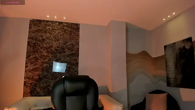 PaulinaSantos  online show from May 25, 7:20 pm
