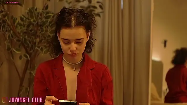 Snapshot of SophieCharm chatting on March 16, 6:06 am SophieCharm online show from March 16, 6:06 am