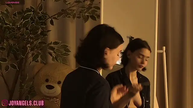 Snapshot of SophieCharm chatting on March 27, 4:51 am SophieCharm online show from March 27, 4:51 am