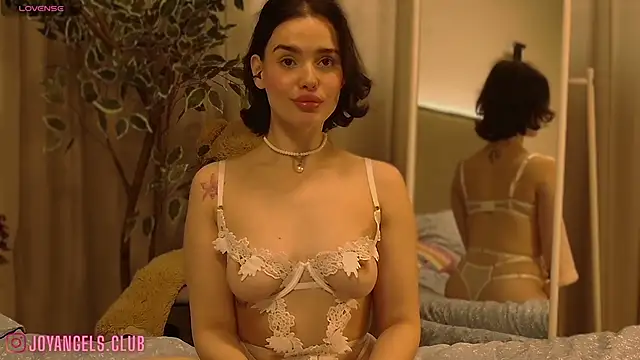 Snapshot of SophieCharm chatting on March 27, 8:37 am SophieCharm online show from March 27, 8:37 am