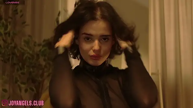 Snapshot of SophieCharm chatting on March 28, 8:47 am SophieCharm online show from March 28, 8:47 am