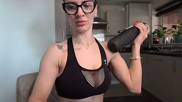 SweetMonicaUK online show from March 12, 10:32 am