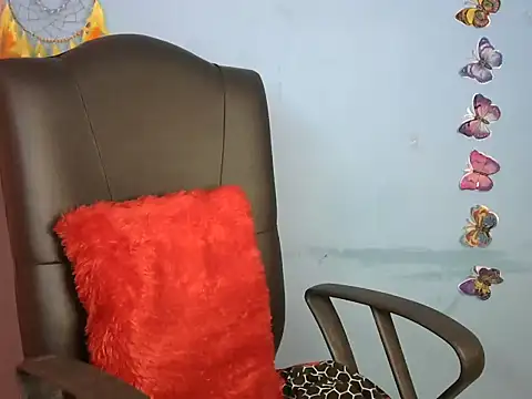 Snapshot of Black_cat_cutie chatting on February 12, 5:26 am Black cat cutie online show from February 12, 5:26 am