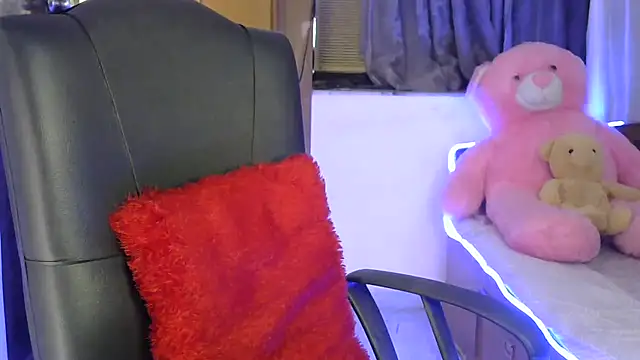 Snapshot of Black_cat_cutie chatting on October 31, 6:03 am Black cat cutie online show from October 31, 6:03 am