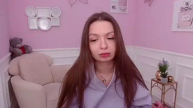 Snapshot of LucySkilar chatting on December 2, 9:45 am LucySkilar online show from December 2, 9:45 am