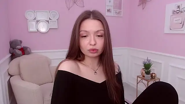 Snapshot of LucySkilar chatting on December 3, 8:49 am LucySkilar online show from December 3, 8:49 am