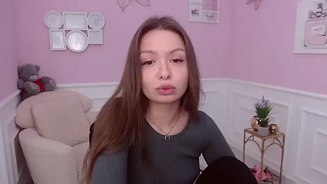 Snapshot of LucySkilar chatting on December 5, 9:17 am LucySkilar online show from December 5, 9:17 am