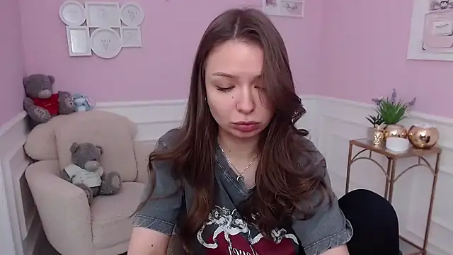 LucySkilar online show from December 21, 5:47 am