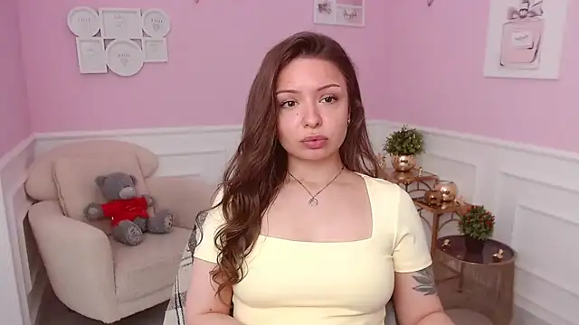 LucySkilar online show from May 11, 4:18 am
