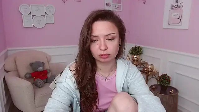 LucySkilar online show from May 15, 4:08 am