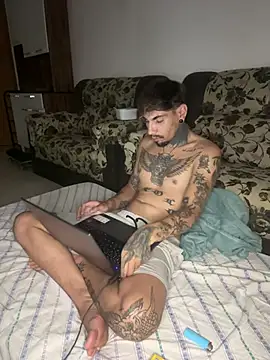 Snapshot of PitbullDiablo1 chatting on February 13, 5:16 am PitbullDiablo1 online show from February 13, 5:16 am