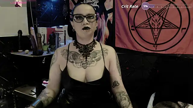 Evil Queen 666 online show from May 14, 6:20 am