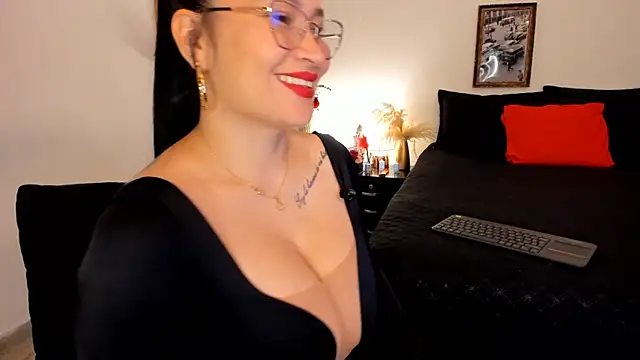 leslie k online show from March 15, 11:28 pm