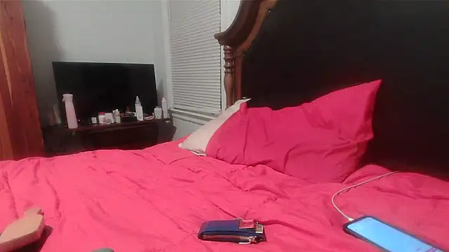 Snapshot of ebonyred chatting on March 2, 1:36 am ebonyred online show from March 2, 1:36 am