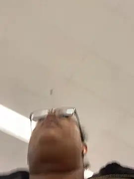 Snapshot of ebonyred chatting on March 6, 7:21 pm ebonyred online show from March 6, 7:21 pm