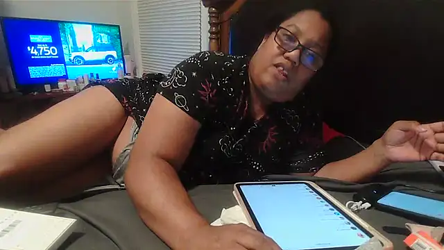 Snapshot of ebonyred chatting on March 9, 1:14 am ebonyred online show from March 9, 1:14 am