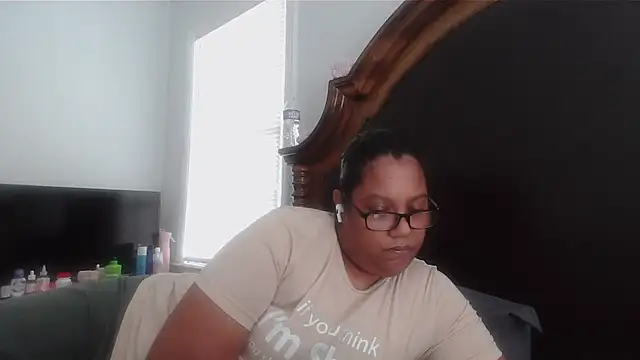 Snapshot of ebonyred chatting on September 11, 6:19 pm ebonyred online show from September 11, 6:19 pm