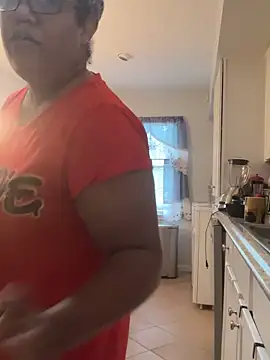 Snapshot of ebonyred chatting on October 7, 1:52 pm ebonyred online show from October 7, 1:52 pm