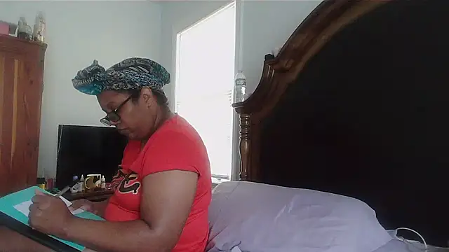 Snapshot of ebonyred chatting on October 10, 2:38 pm ebonyred online show from October 10, 2:38 pm