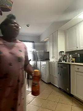 Snapshot of ebonyred chatting on October 13, 1:33 pm ebonyred online show from October 13, 1:33 pm