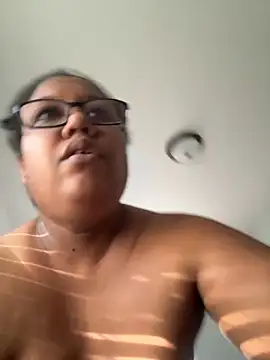 Snapshot of ebonyred chatting on October 15, 12:49 pm ebonyred online show from October 15, 12:49 pm