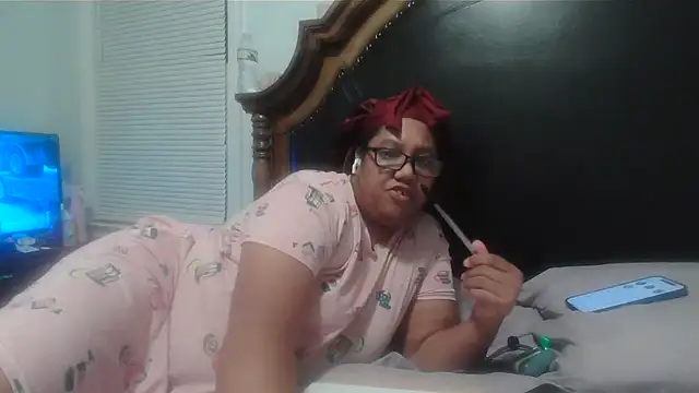 Snapshot of ebonyred chatting on October 16, 2:23 am ebonyred online show from October 16, 2:23 am