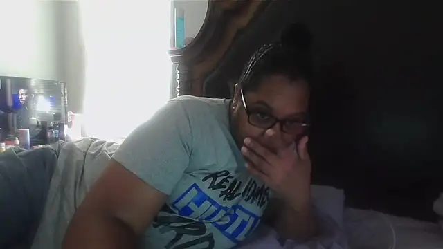 Snapshot of ebonyred chatting on October 16, 2:40 pm ebonyred online show from October 16, 2:40 pm