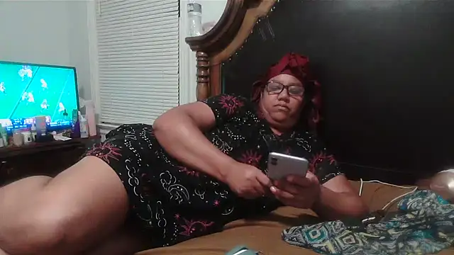 Snapshot of ebonyred chatting on October 19, 2:45 am ebonyred online show from October 19, 2:45 am