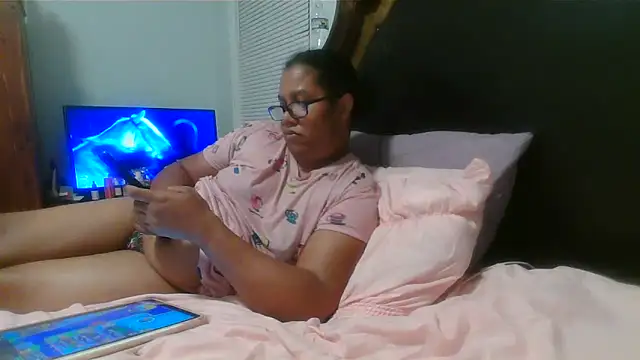 ebonyred online show from April 28, 2:10 am