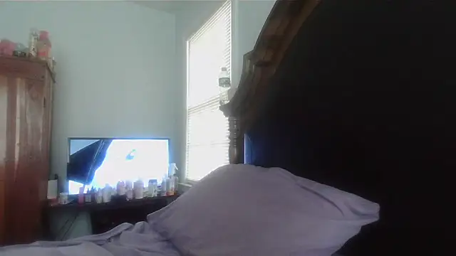 ebonyred online show from May 1, 1:26 pm