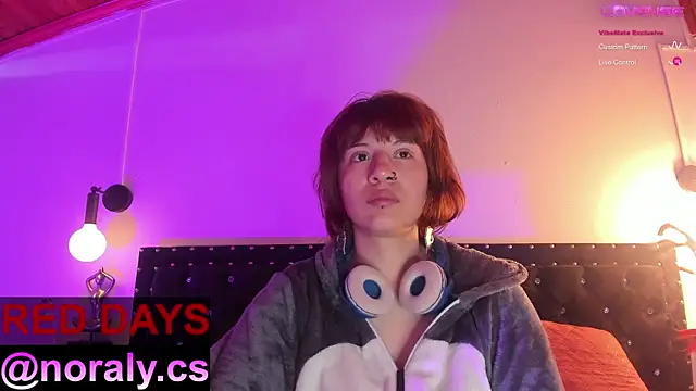 Snapshot of hey_noraly chatting on November 4, 4:00 am hey noraly online show from November 4, 4:00 am