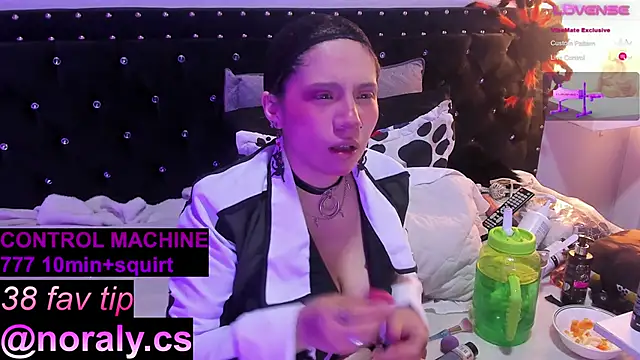 Snapshot of hey_noraly chatting on November 22, 4:11 am hey noraly online show from November 22, 4:11 am