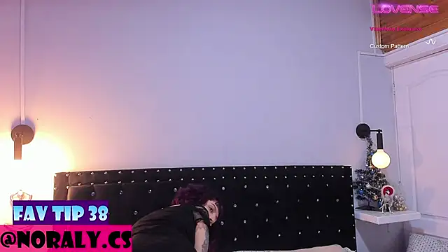 Snapshot of hey_noraly chatting on December 21, 4:08 am hey noraly online show from December 21, 4:08 am