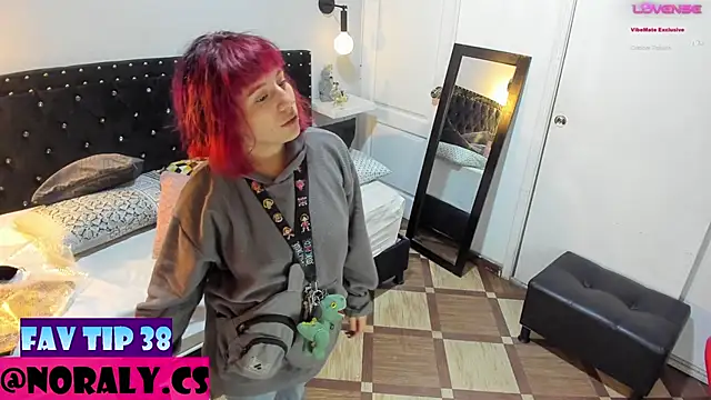 Snapshot of hey_noraly chatting on January 11, 4:06 am hey noraly online show from January 11, 4:06 am