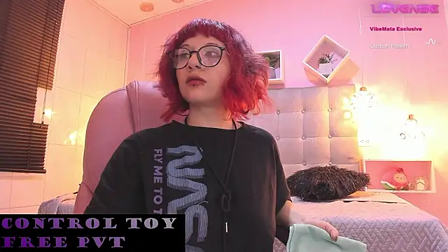 Snapshot of hey_noraly chatting on February 7, 10:24 pm hey noraly online show from February 7, 10:24 pm