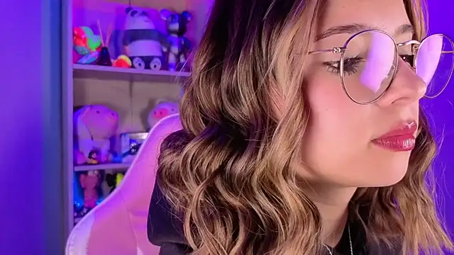 EmilyMiller  online show from April 30, 3:18 pm