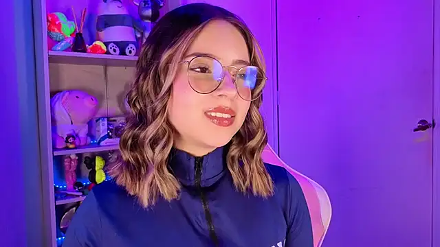 EmilyMiller  online show from May 16, 3:22 pm