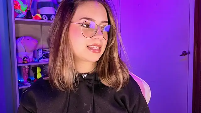 EmilyMiller  online show from May 19, 3:18 pm