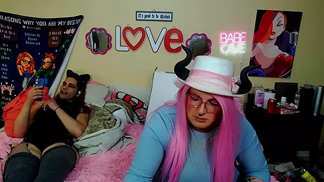 Snapshot of Blakelytgirl chatting on March 28, 11:32 am Blakelytgirl online show from March 28, 11:32 am