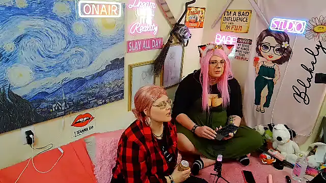 Snapshot of Blakelytgirl chatting on April 1, 3:42 pm Blakelytgirl online show from April 1, 3:42 pm