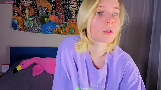 Crayzy Luv online show from March 22, 8:01 pm