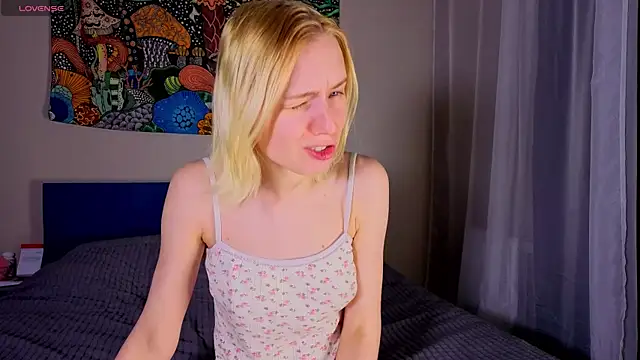 Crayzy Luv online show from April 20, 12:52 pm