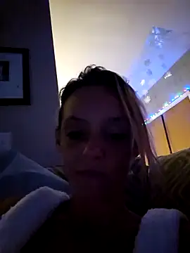 Snapshot of Dixiefaye_Pika chatting on December 18, 9:14 am Dixiefaye Pika online show from December 18, 9:14 am