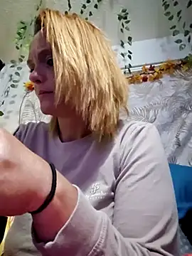 Snapshot of Dixiefaye_Pika chatting on March 23, 5:54 am Dixiefaye Pika online show from March 23, 5:54 am