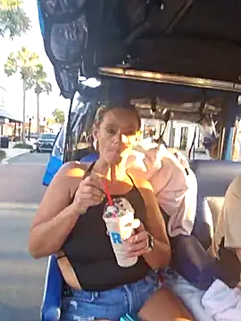 Snapshot of Dixiefaye_Pika chatting on November 20, 9:36 pm Dixiefaye Pika online show from November 20, 9:36 pm