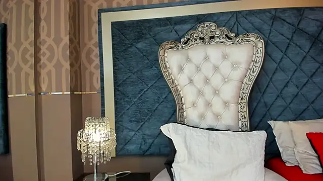 Janna Rousse  online show from October 29, 11:45 am