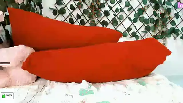 emyhouston00 online show from December 3, 1:41 am